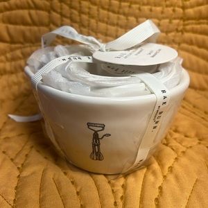 Rae Dunn icon measuring cups
